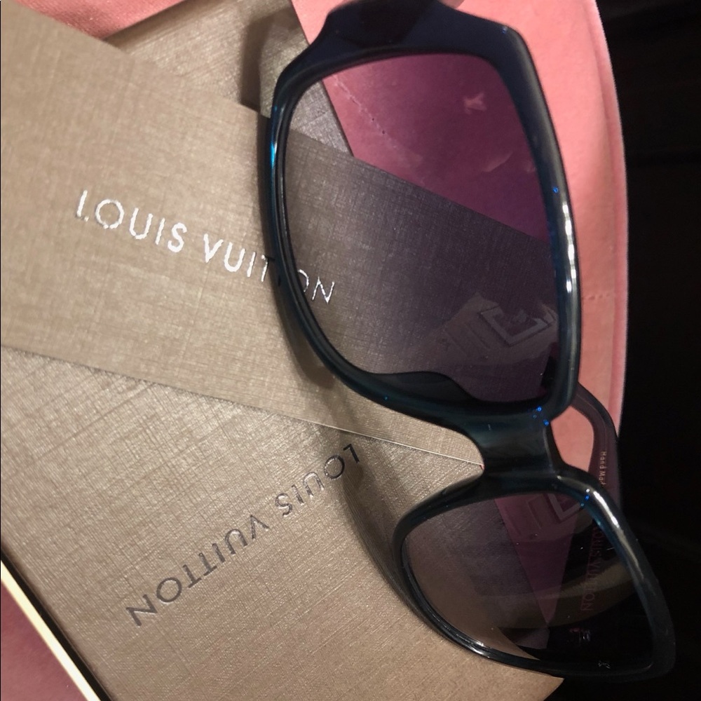 Authentic Louis Vuitton Obsession Carre Teal π - Picture 2 of 7
